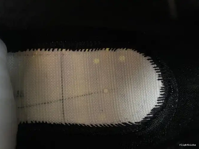 Low 17 Air Jordan FJ0395-100 Lightning 0620